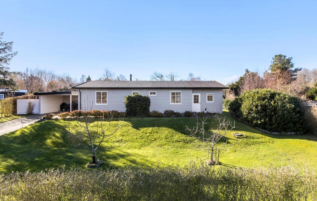 2 Bedroom Awesome Home In Dronningmølle