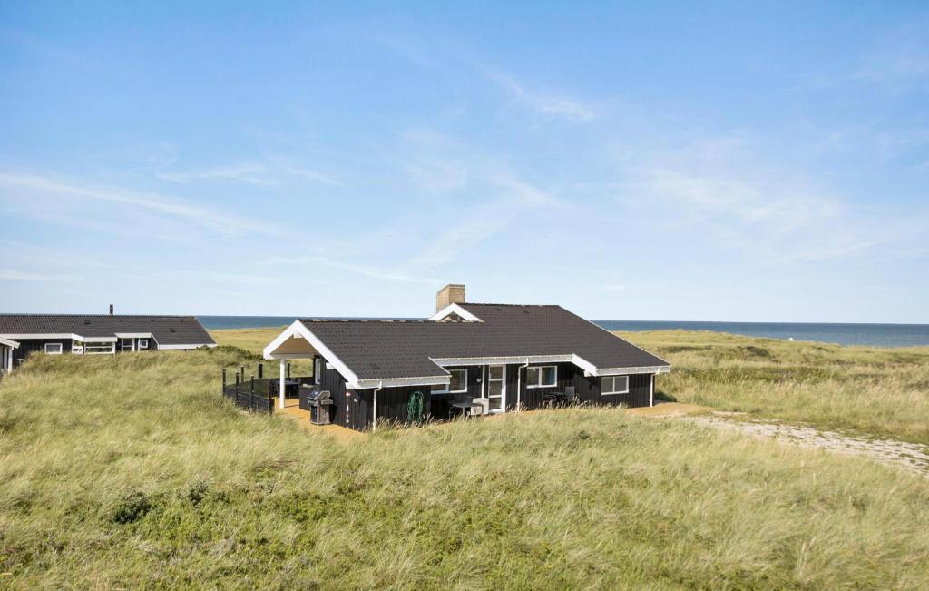 3 Bedroom Ocean Front Home In Hjørring