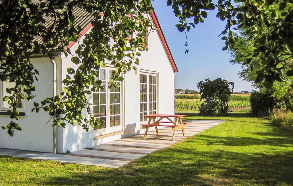 4 Bedroom Lovely Home In Ranum