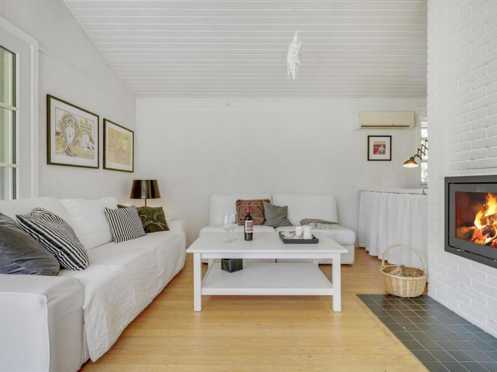 Holiday Home Tobrjön - 200m to the inlet by Interhome