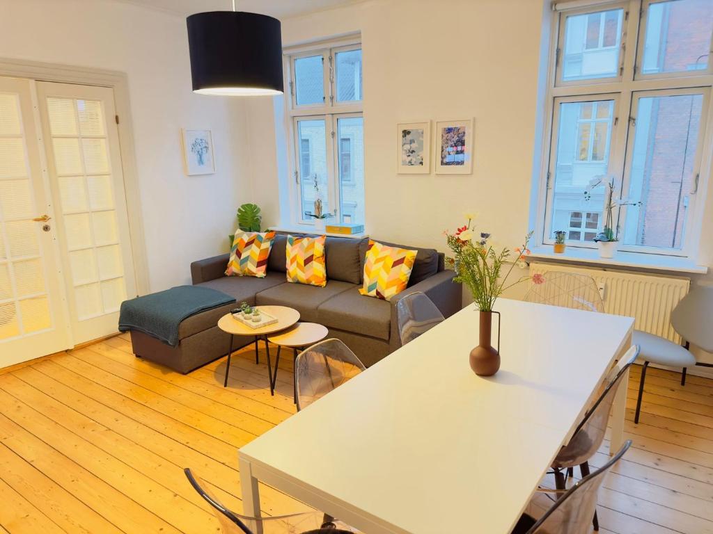 aday - Central Charming 2 bedrooms Apartment