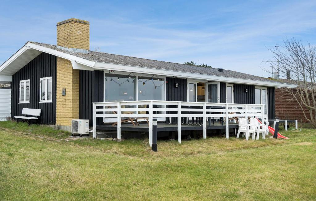 Amazing Home In Føllenslev With Kitchen