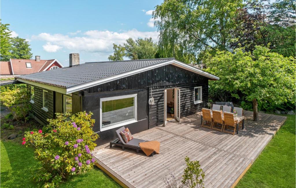 Beautiful Home In Fredensborg With Wifi