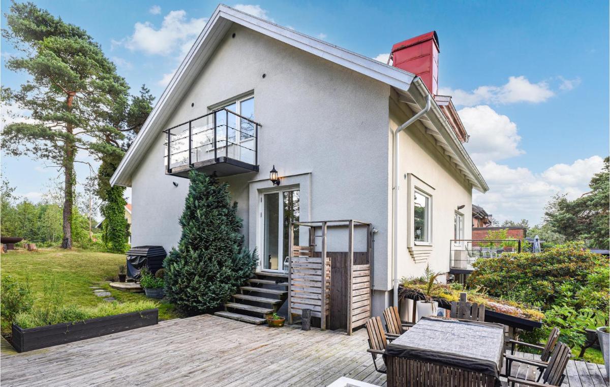 Stunning Home In Göteborg With Sauna