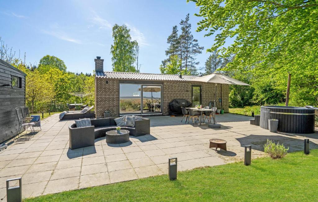 Stunning Home In Hadsund With Wifi