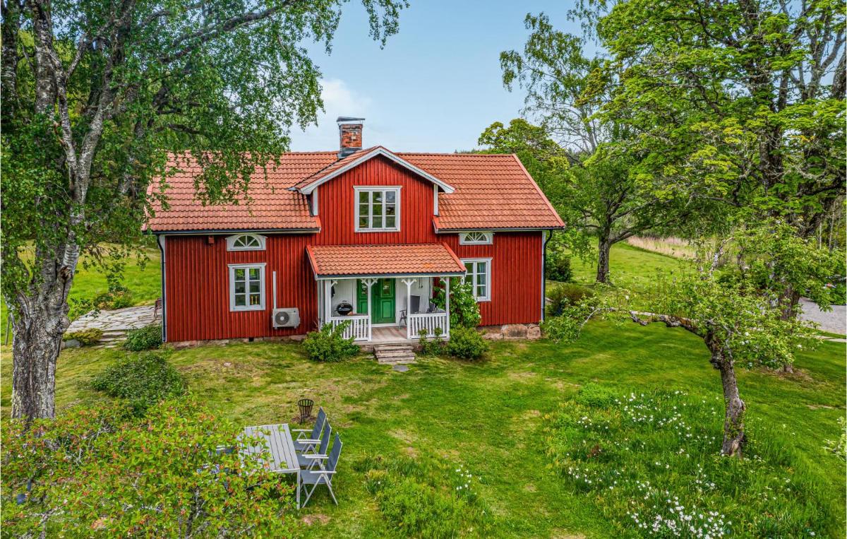 4 Bedroom Stunning Home In Långserud