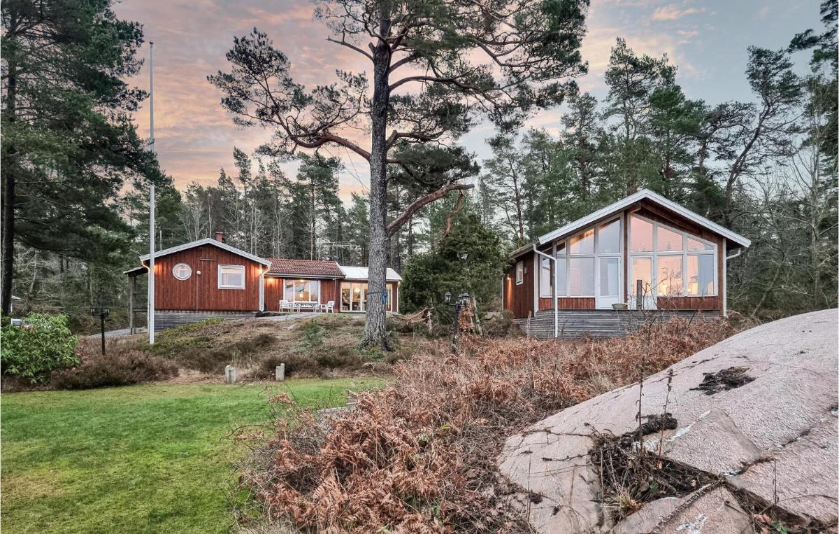 Stunning Home In Lidköping With House Sea View