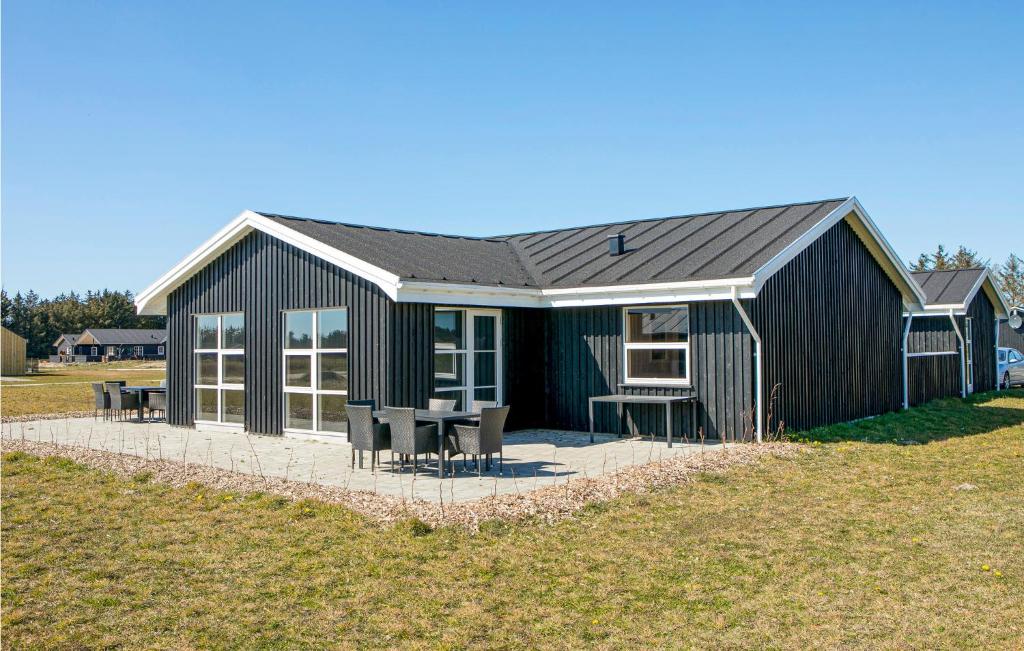 5 Bedroom Pet Friendly Home In Løkken