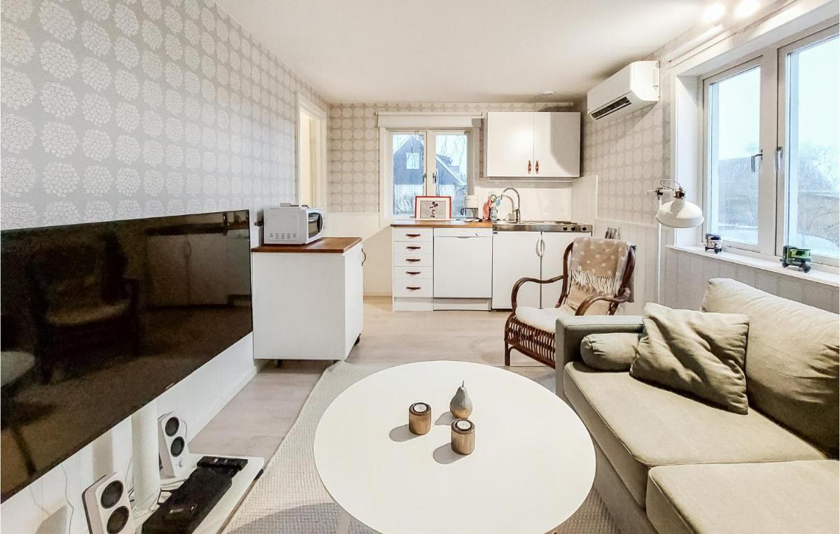 6 Bedroom Stunning Home In Torekov