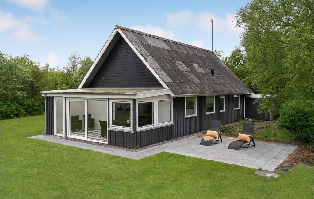 Stunning Home In Vemb With Wifi