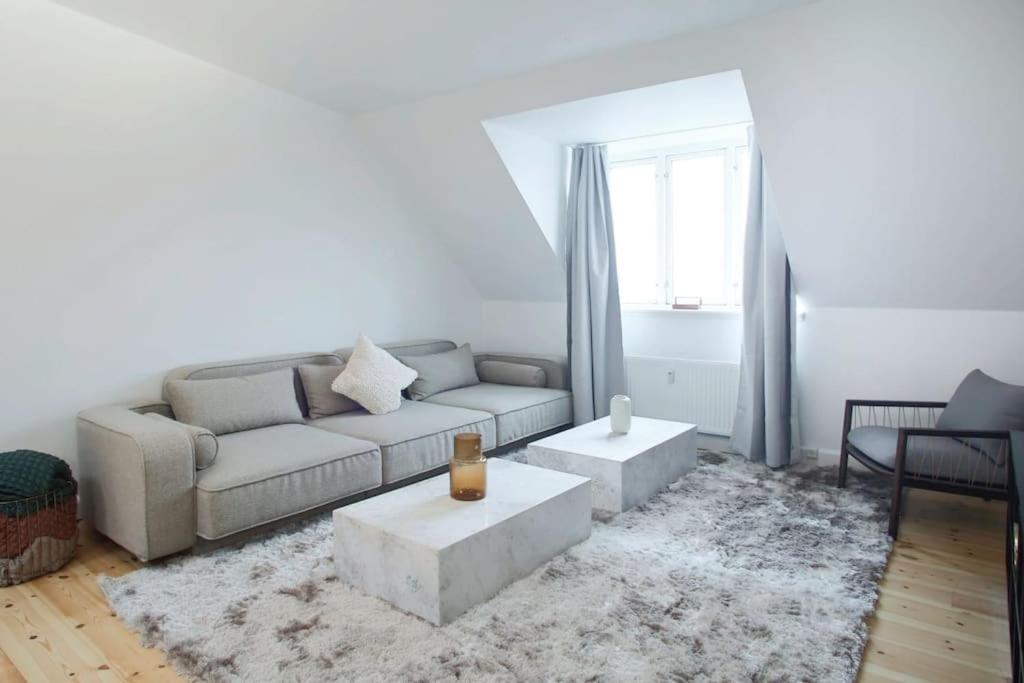 Bright 3BR Flat with Balcony and Amazing Lake View