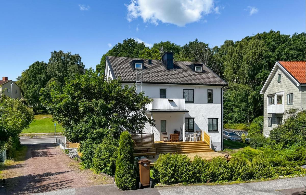 Awesome Apartment In Göteborg With Wifi