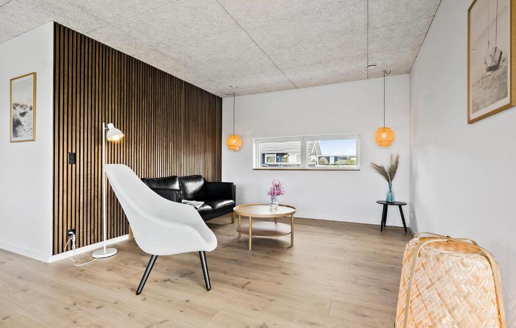Cozy Home In Føllenslev With Wifi