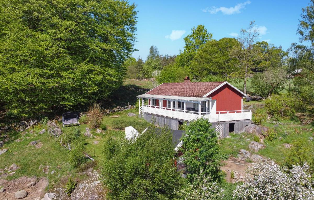 Cozy Home In Hökerum With Kitchen