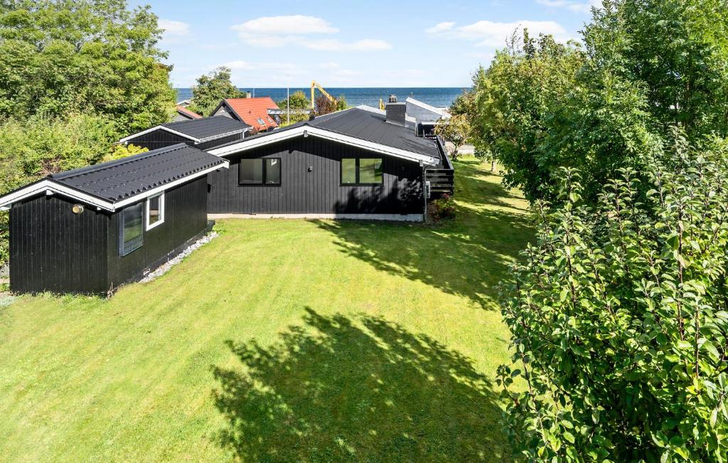 3 Bedroom Stunning Home In Strøby