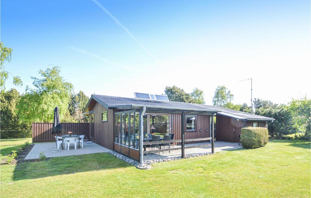 Cozy Home In Væggerløse With Kitchen