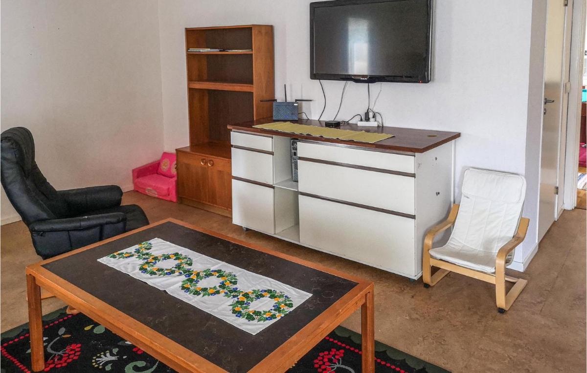 2 Bedroom Amazing Apartment In Målilla