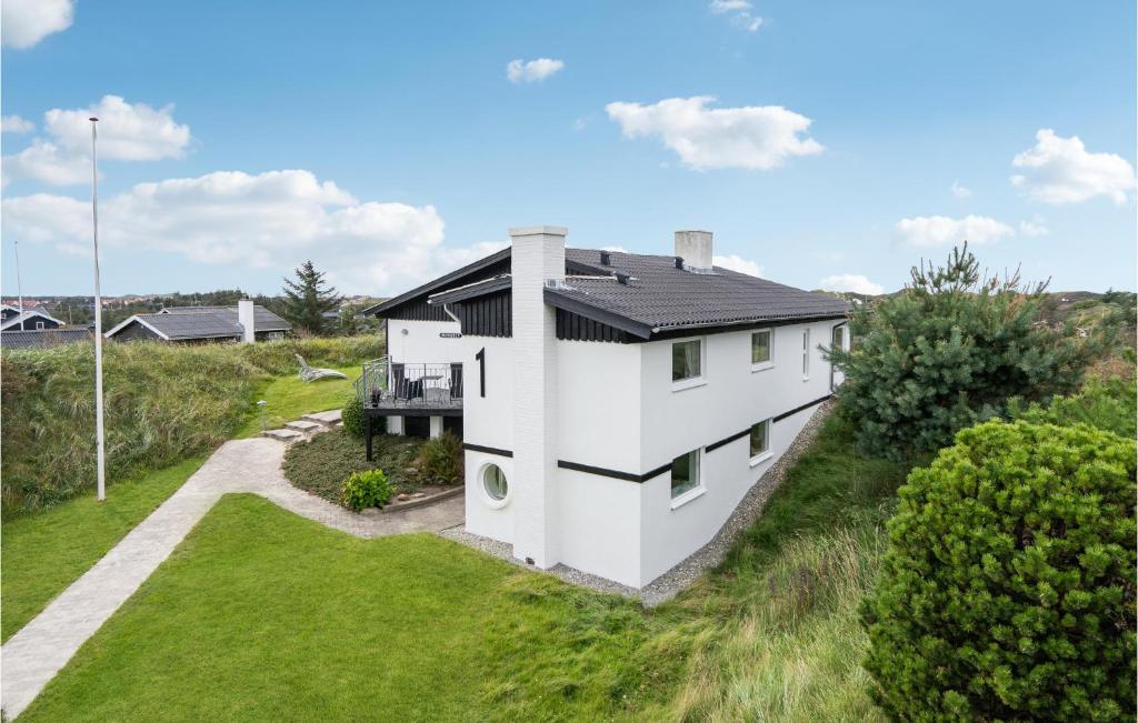 Stunning Home In Blokhus