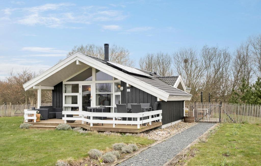 Beautiful Home In Føllenslev With Wifi