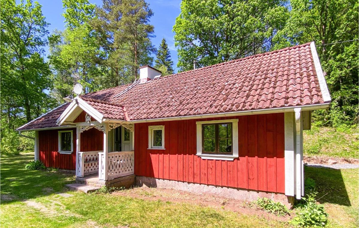 Gorgeous Home In Mårdaklev With Kitchen