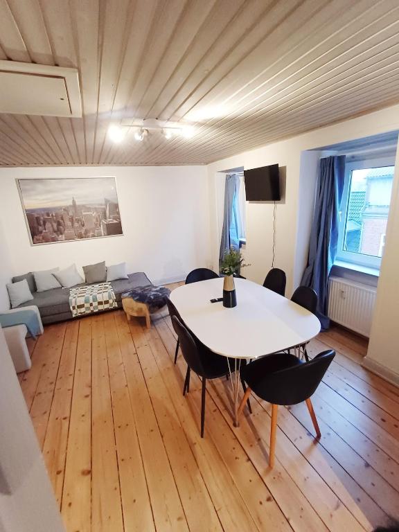 Calm and cozy apartment with free parking