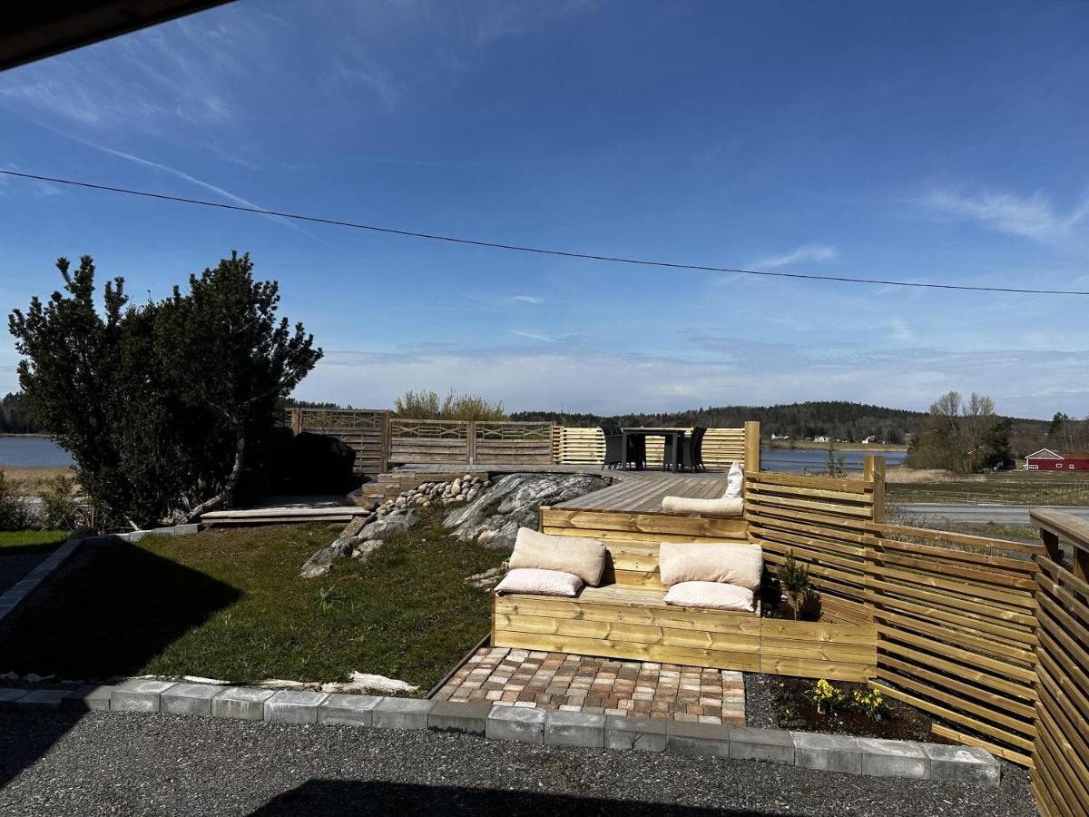 Captivating 3-Bed Villa in Halanda With lake view