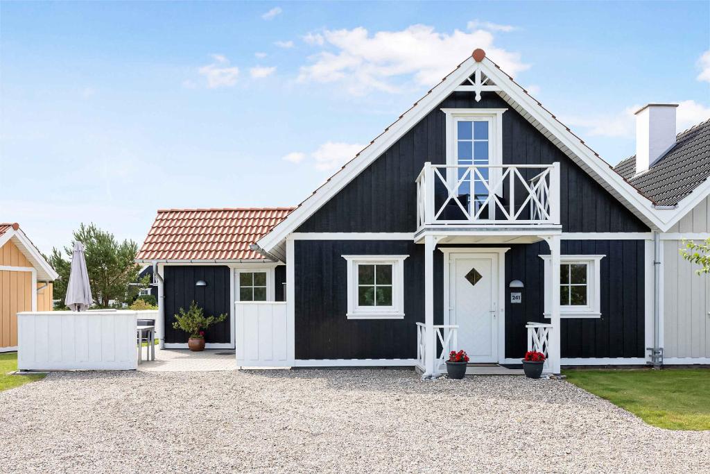 Cozy, Central House Near The Sea
