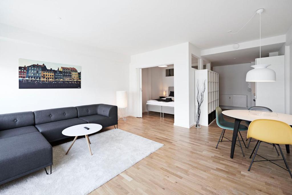 Cool 1-bed with private terrace