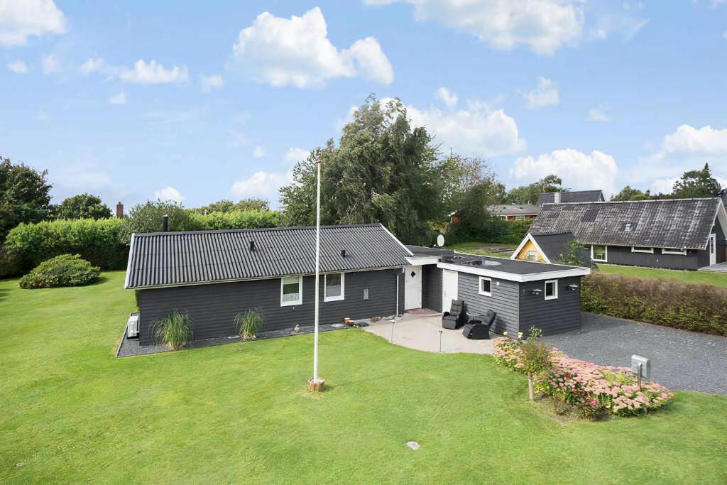 Cottage Close To The Beach,