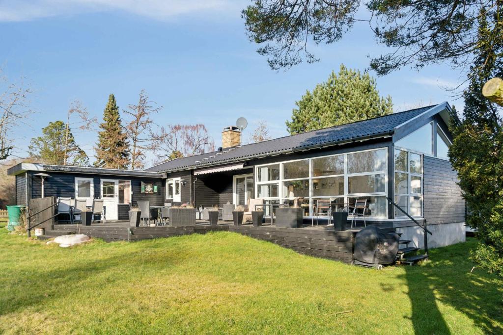 Cozy Cottage Only 500 M From The Sea