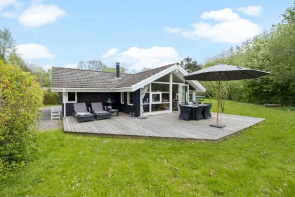 Cozy Cottage Just 200 M From The Beach