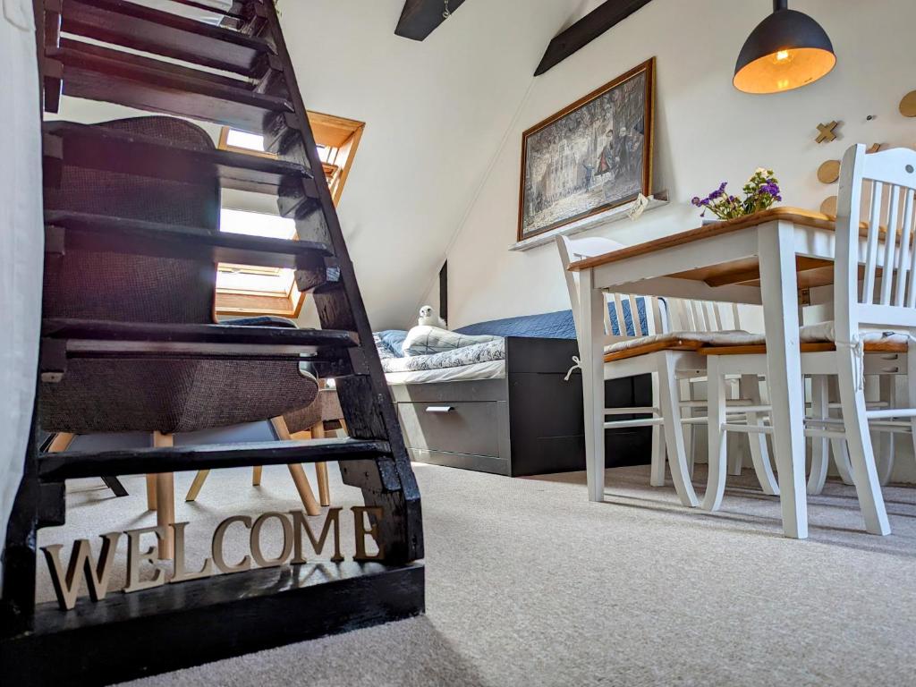 Cozy Haven - Bright small rooms, easy public transport