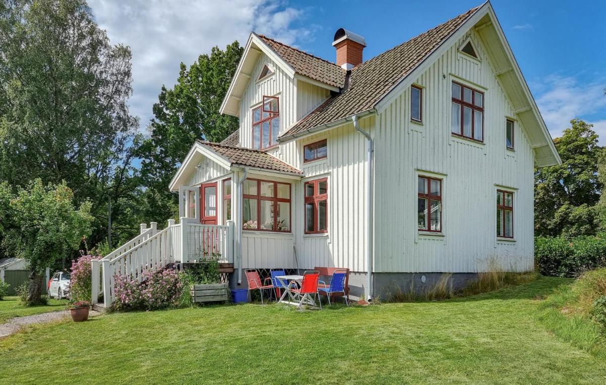 Cozy Home In Frändefors With Kitchen