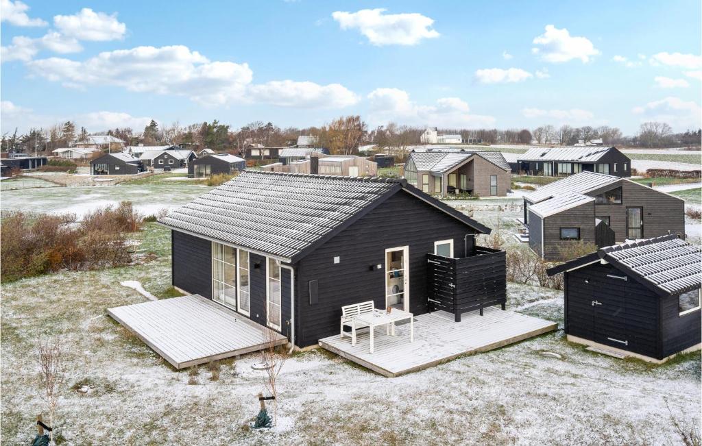 3 Bedroom Cozy Home In Lundby