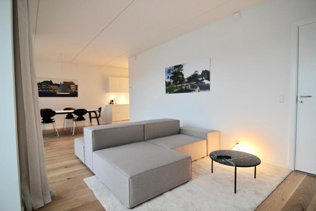 Fantastic 2-bed wbalcony in North Habour