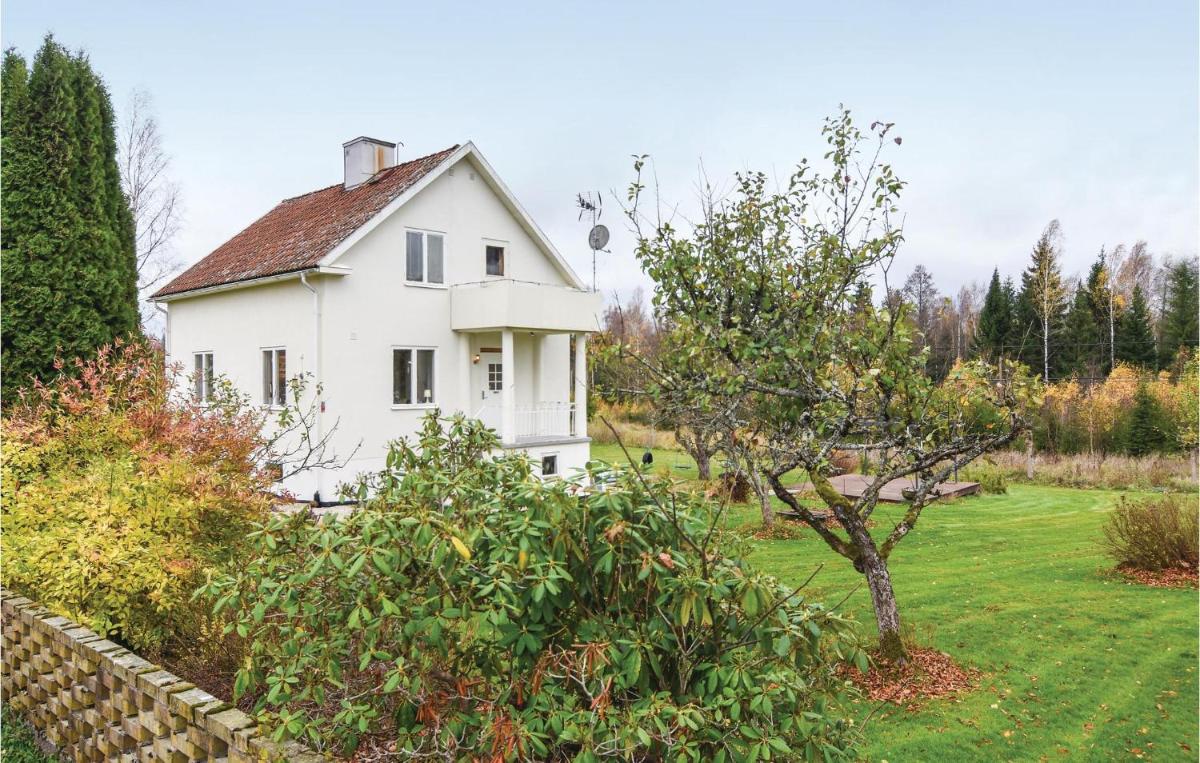 Cozy Home In Åsensbruk With Kitchen