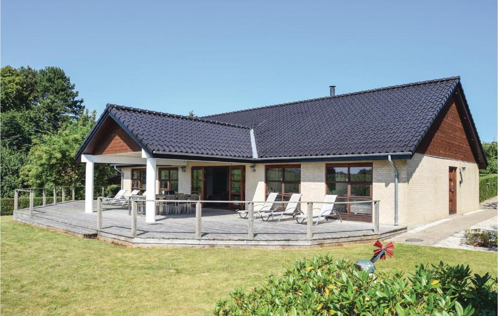 Four-Bedroom Holiday Home In Humble