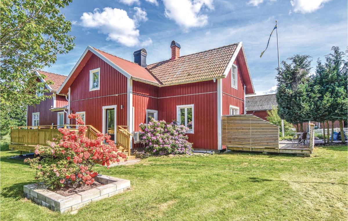 Gorgeous Home In Sollebrunn With Wifi