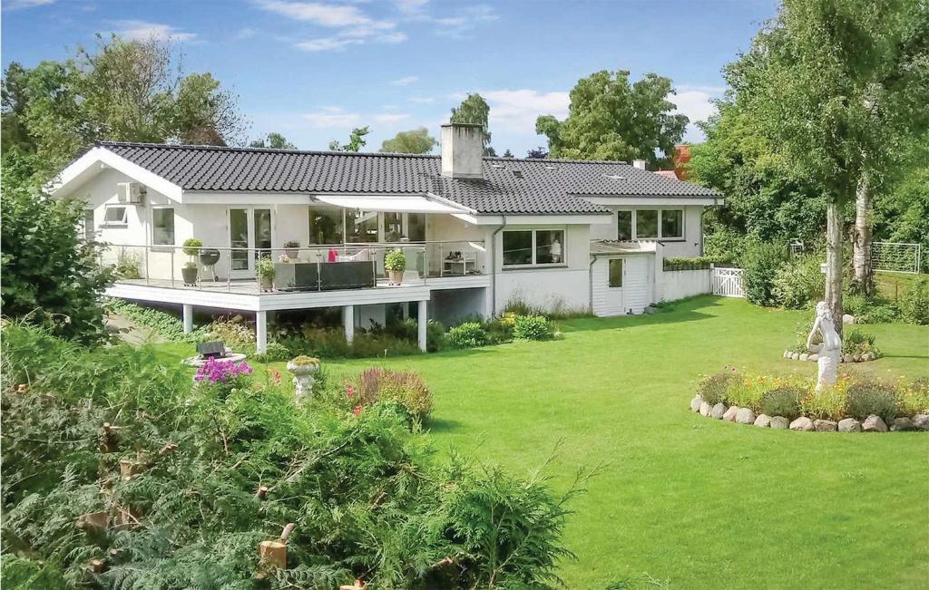 Four-Bedroom Holiday Home In Stroby