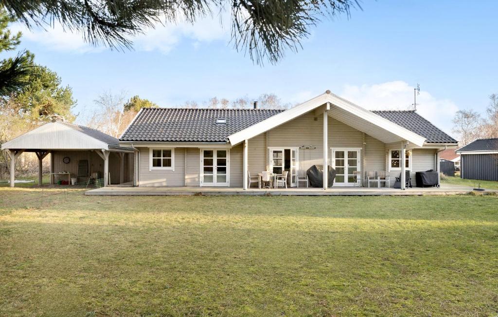 4 Bedroom Lovely Home In Sjællands Odde