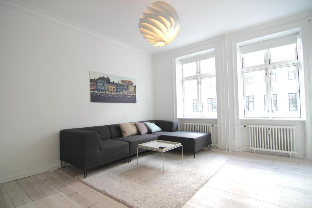 Great 1-bed with french balcony in city center