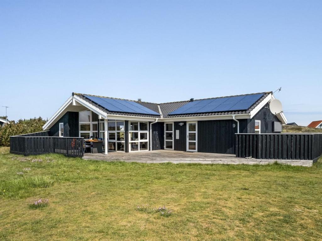Holiday Home Emppu - 400m from the sea by Interhome