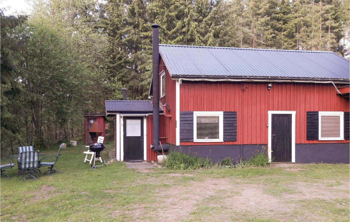 Lovely Home In Holsljunga With Kitchen