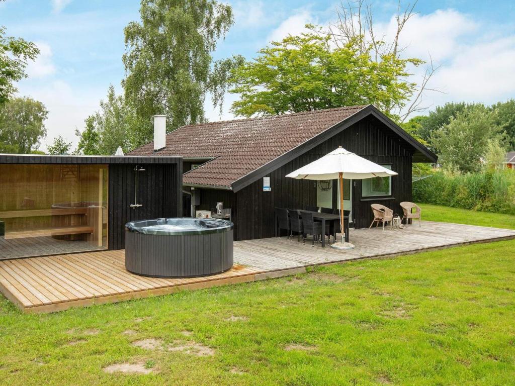 6 person holiday home in Idestrup