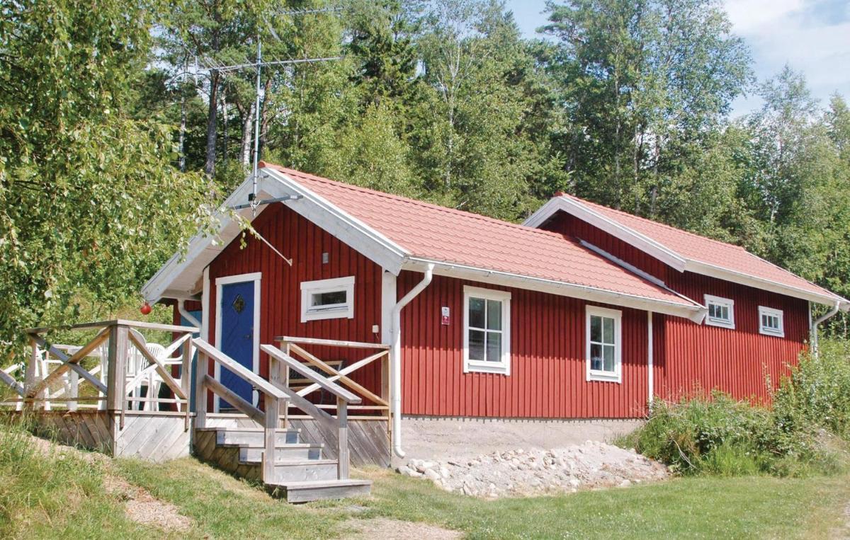 Cozy Home In Henån With Kitchen