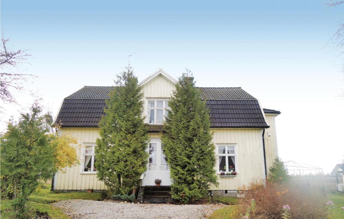 Nice Home In Blidsberg With Kitchen