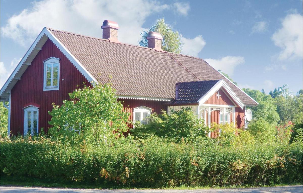 Awesome Home In Vissefjärda With Sauna