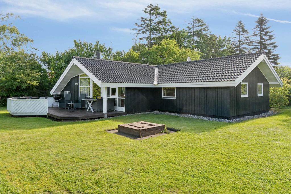 Near Beach Center, Quiet And Secluded Lot,