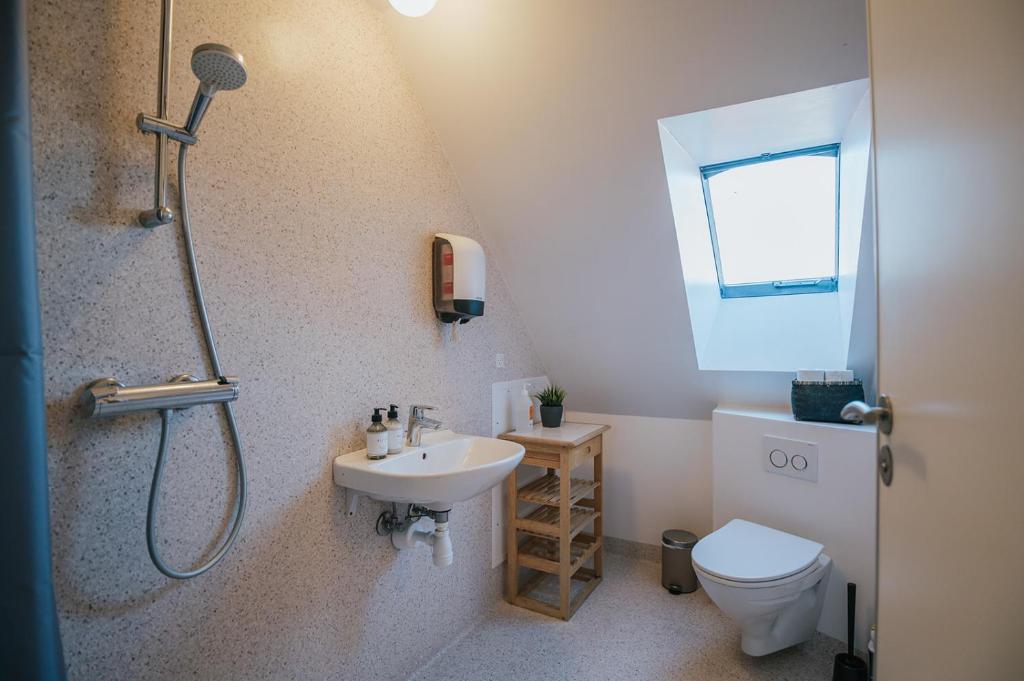 KEFS Guesthouse & Café