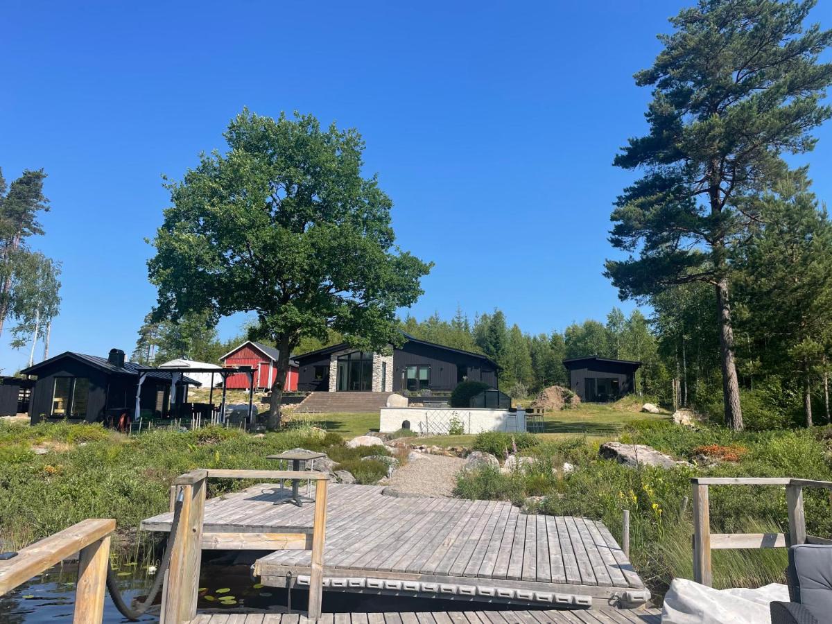 Lakehouse med bastu, egen brygga och roddbåt